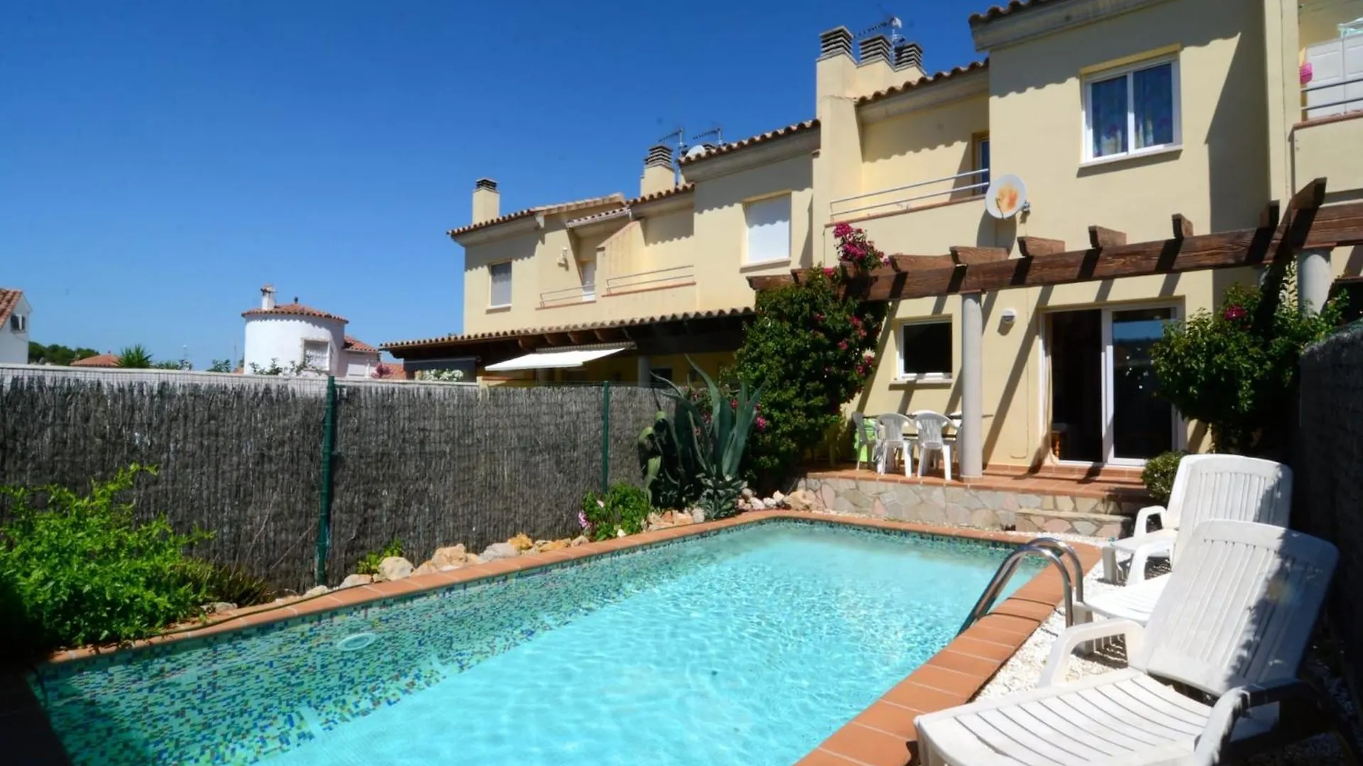 Casa Fluvia Apartment L'Escala